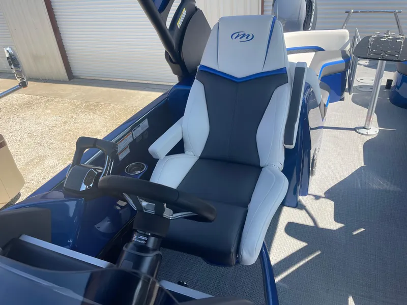 Slide: The Image of 2024 Manitou 25 XT SHP DE boat captain's chair and helm station. - 9