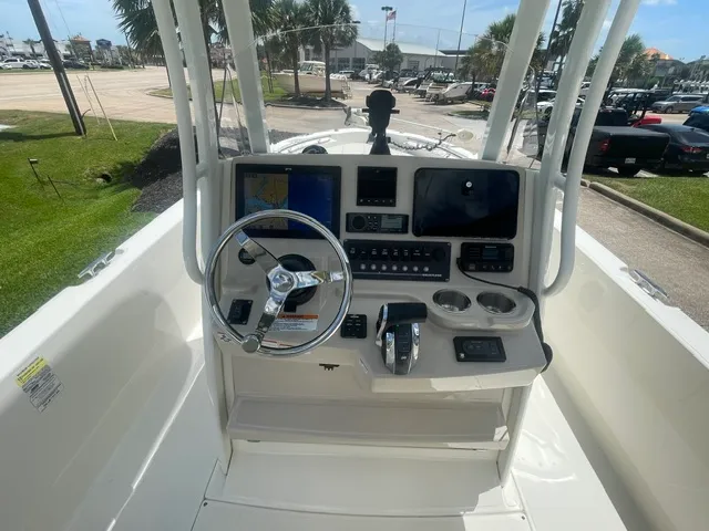 Slide: The Image of Boston Whaler 250 DAUNTLESS 2021 - 15