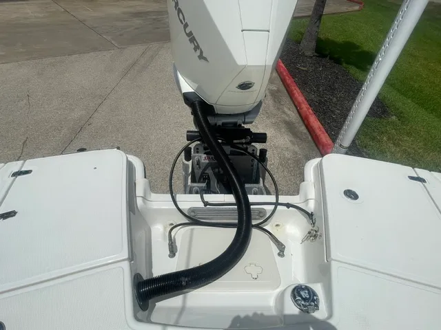 Slide: The Image of Boston Whaler 250 DAUNTLESS 2021 - 10