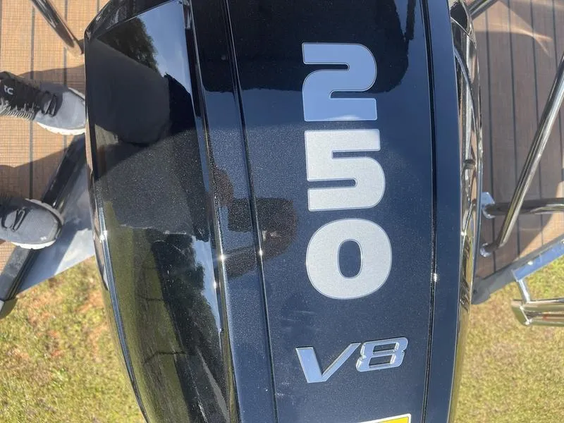 Slide: The Image of 2024 Manitou Explore 26 SHP V8 250 horsepower outboard engine. - 13