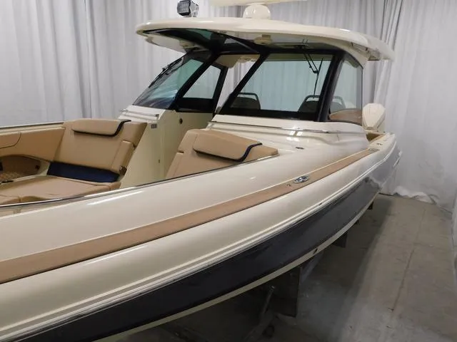 Slide: The Image of Chris-Craft Calypso 35 2022 - 13