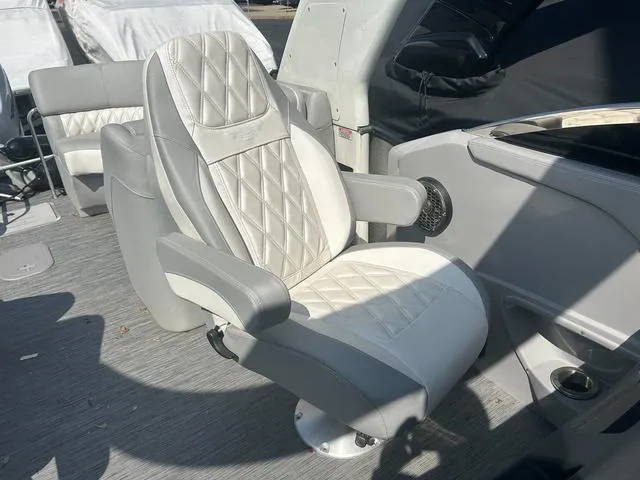 Slide: The Image of Luxurious seating on 2023 Bennington 25 RFBWA Tritoon boat, featuring diamond-stitched upholstery. - 17