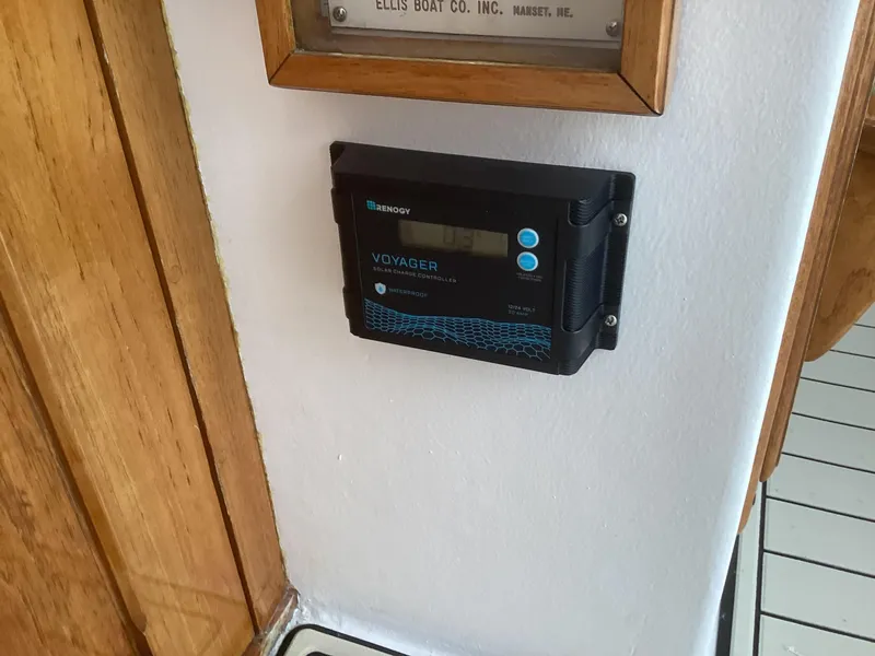 Slide: The Image of Battery monitor on 1993 Ellis Downeast Hardtop boat interior. - 30