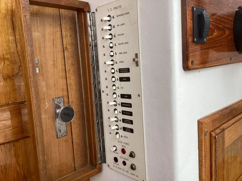 Slide: The Image of Ellis Downeast Hardtop 1993 - 35