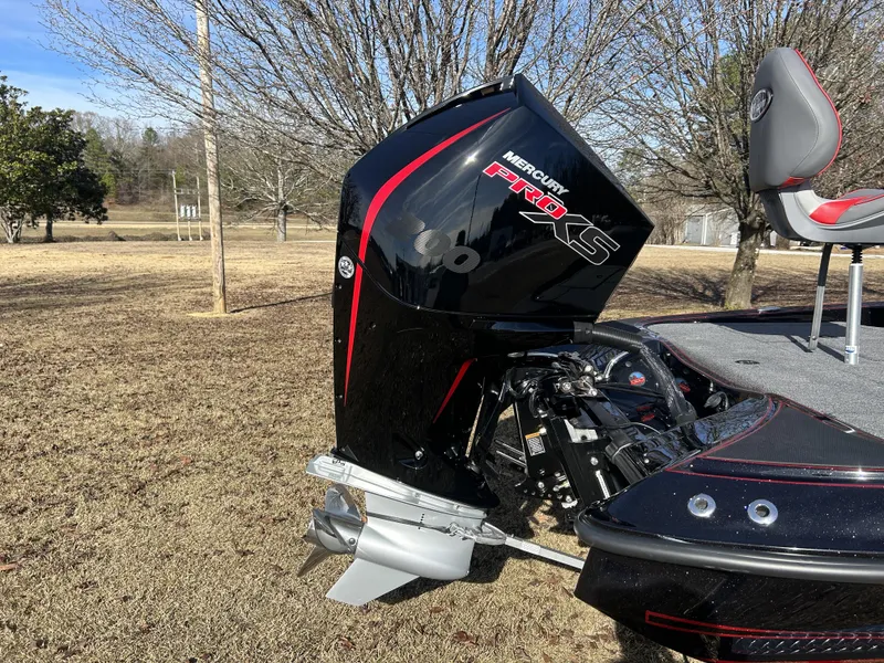 Slide: The Image of Triton 18 TrX 2024 - 17