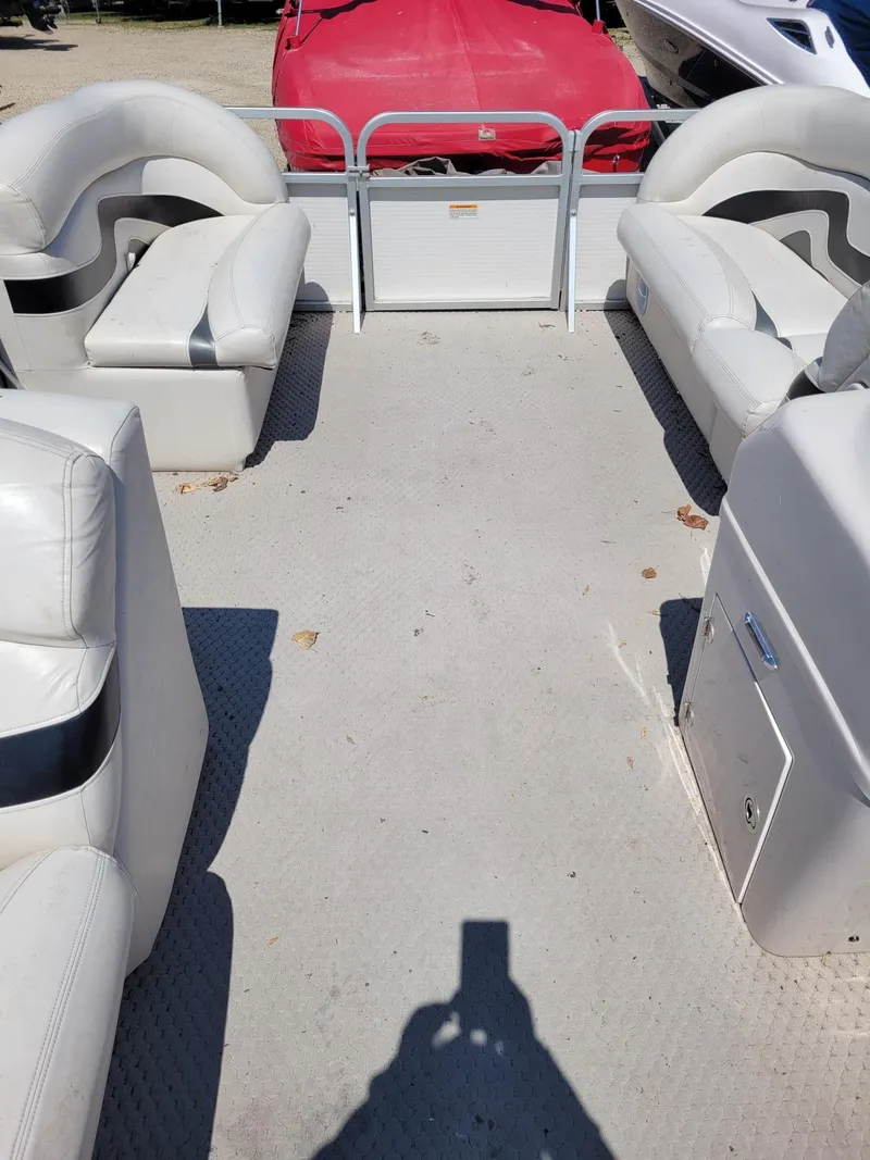 Slide: The Image of Interior of a 2008 Manitou 20 Oasis pontoon boat with white seating. - 12
