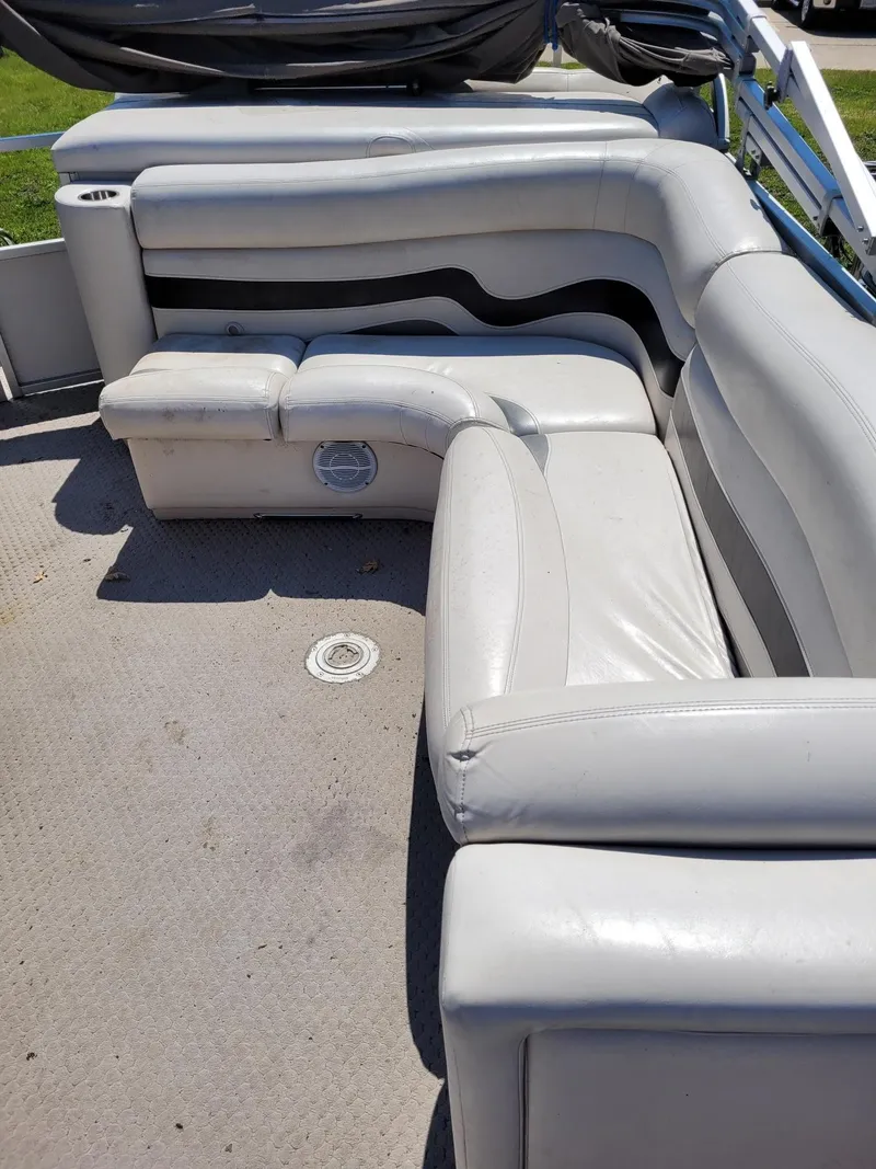 Slide: The Image of 2008 Manitou 20 Oasis boat interior with white leather seating. - 5