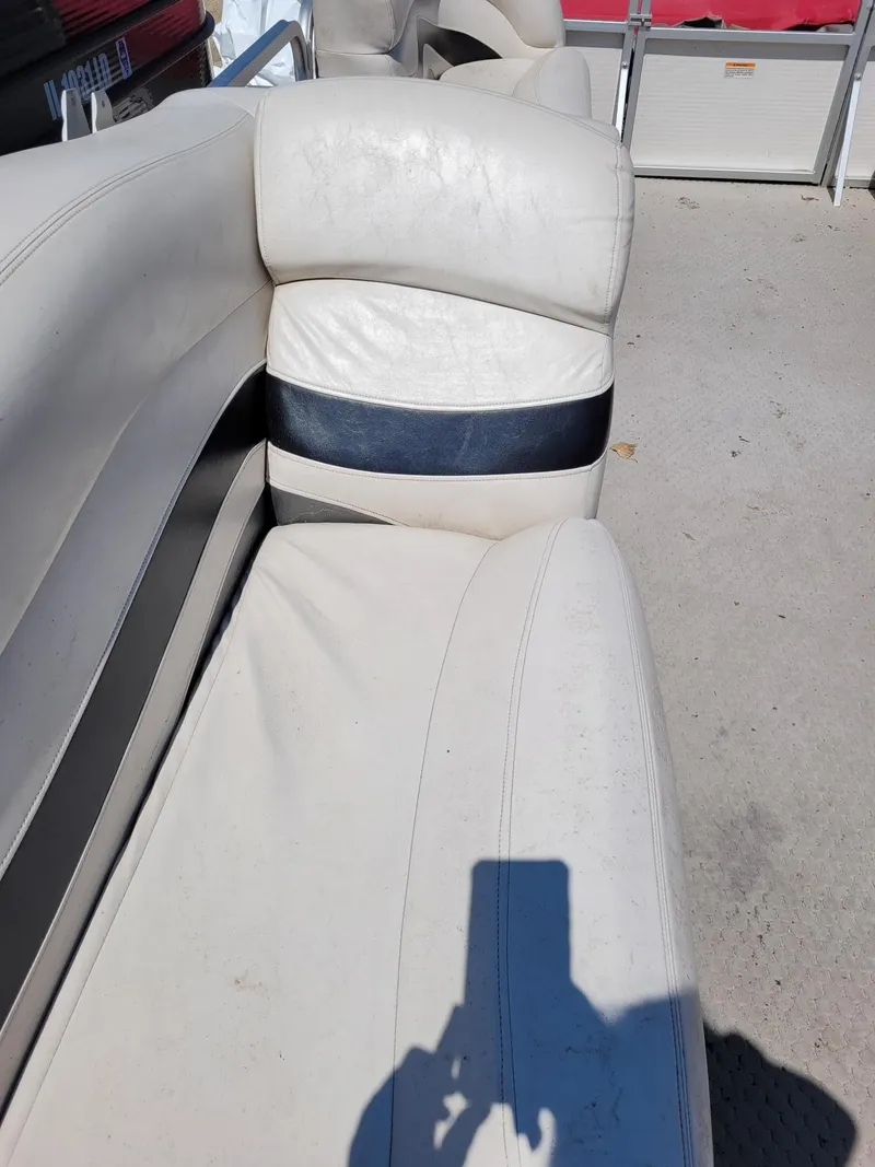 Slide: The Image of 2008 Manitou 20 Oasis boat interior seating with white and blue upholstery. - 6