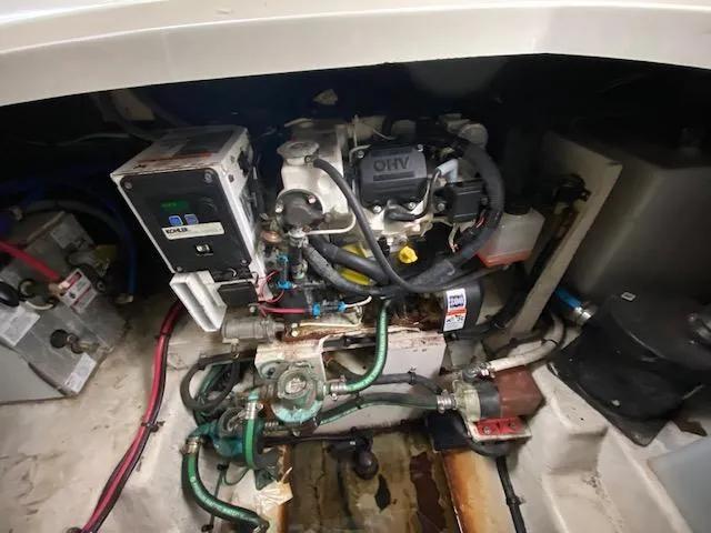 Slide: The Image of Engine compartment of a 2011 Sea Ray 280 Sundancer boat. - 18