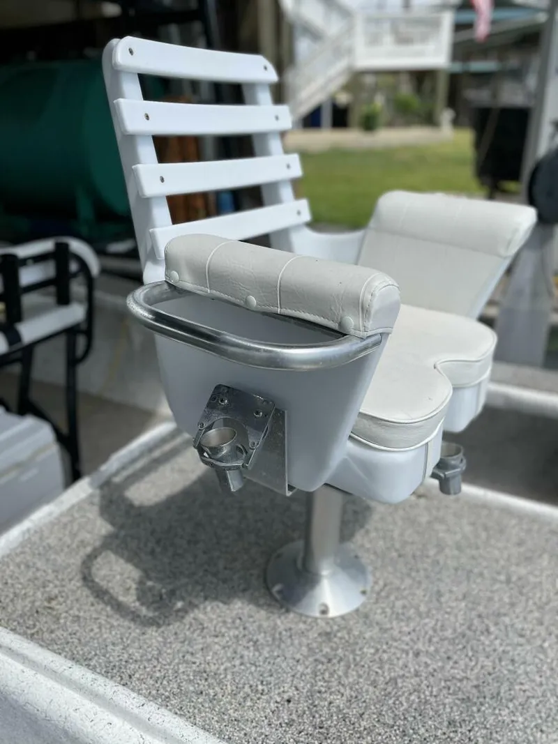 Slide: The Image of 1997 Custom 31 Center Console boat seat with white cushioned backrest. - 32