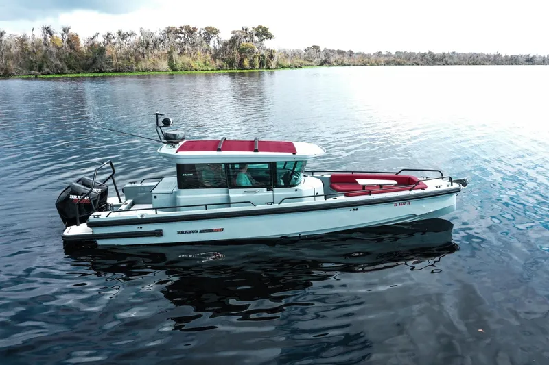 The Image of Ein Axopar Brabus Shadow 500 T-Top von 2022 auf ruhigem Wasser, mit rotem Dach und Sitzen. - 1