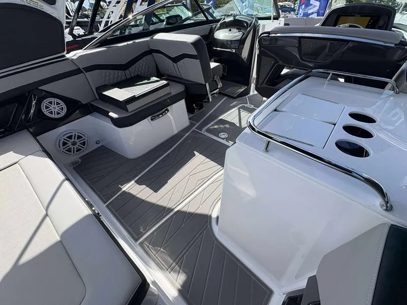 Slide: The Image of Monterey 275 SS 2026 - 25