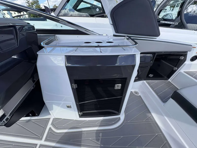 Slide: The Image of Monterey 275 SS 2026 - 9
