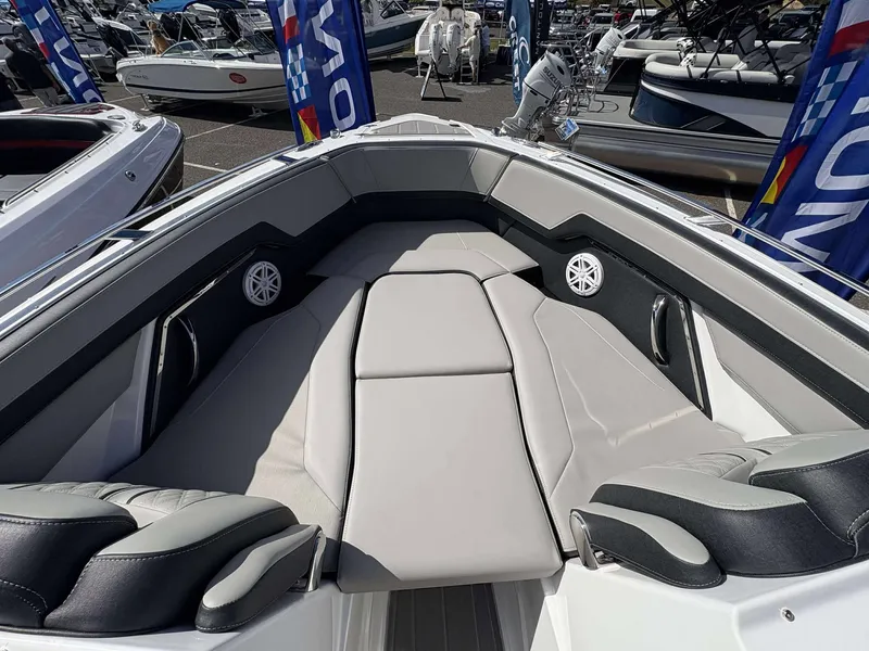 Slide: The Image of Monterey 275 SS 2026 - 16