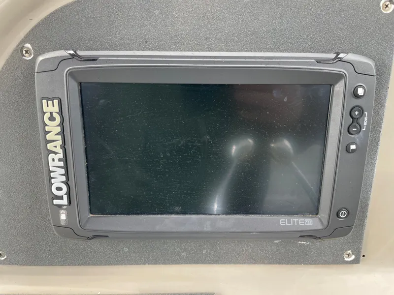 Slide: The Image of Lowrance Elite fishfinder on 2006 Sea Ray 290 Amberjack boat dashboard. - 36