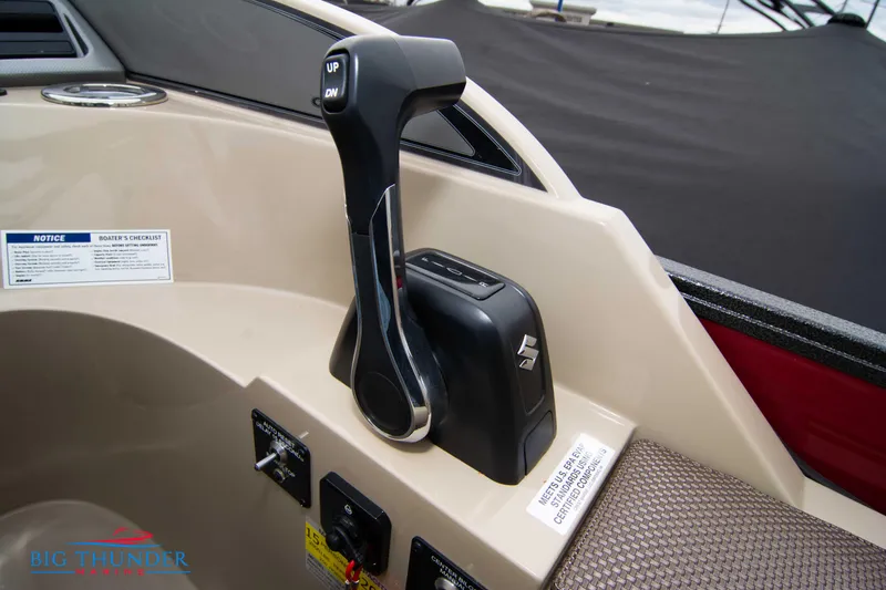 Slide: The Image of Throttle control of 2023 Crest Classic Platinum 240 SLC boat. - 33