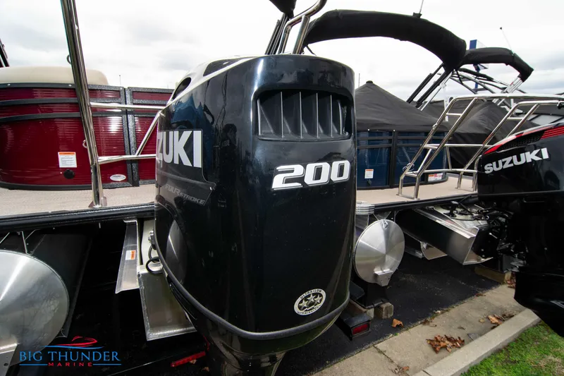 Slide: The Image of 2023 Crest Classic Platinum 240 SLC with Suzuki 200 outboard motor. - 5
