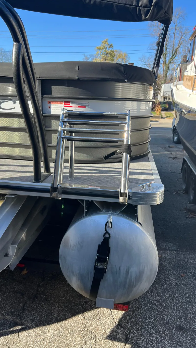 Slide: The Image of 2020 Crest Classic Platinum 220 SLC pontoon boat with a folded boarding ladder. - 20