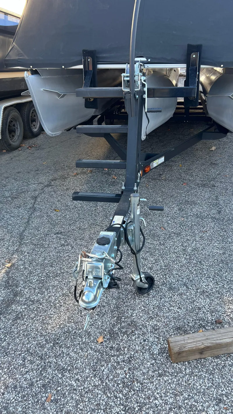Slide: The Image of 2020 Crest Classic Platinum 220 SLC boat trailer hitch and front view. - 22