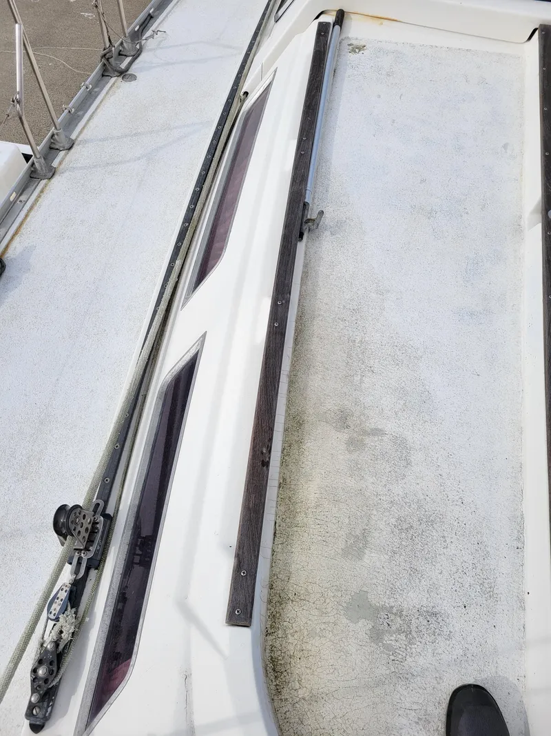 Slide: The Image of Deck of 1994 Jeanneau Sun Odyssey 51 sailboat, showing railing and fittings. - 11