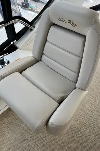 Slide: The Image of Captain's chair on 2016 Sea Ray 510 Fly yacht, luxurious and comfortable seating. - 28