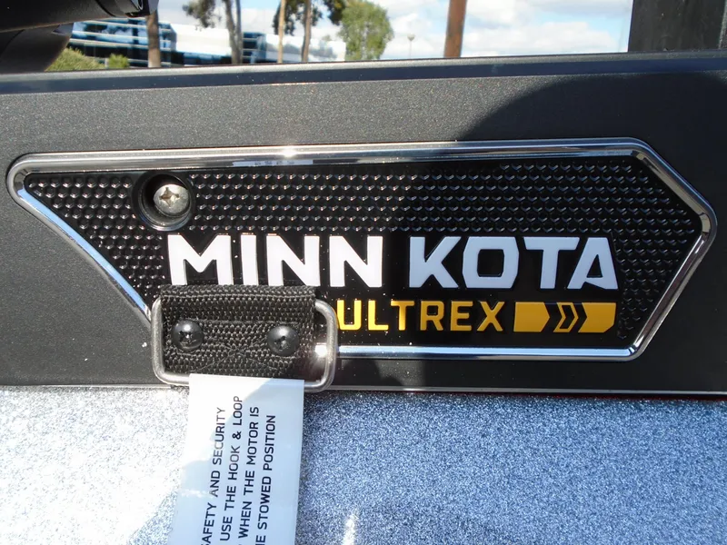 Slide: The Image of Minn Kota Ultrex motor on 2024 Vexus VX20 boat. - 14