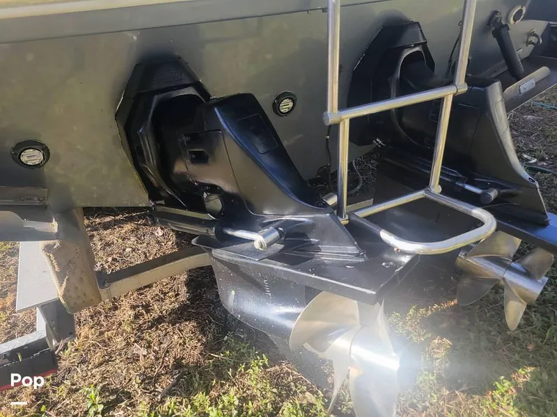 Slide: The Image of 2005 Formula 330SS for sale in Miami, FL - 49