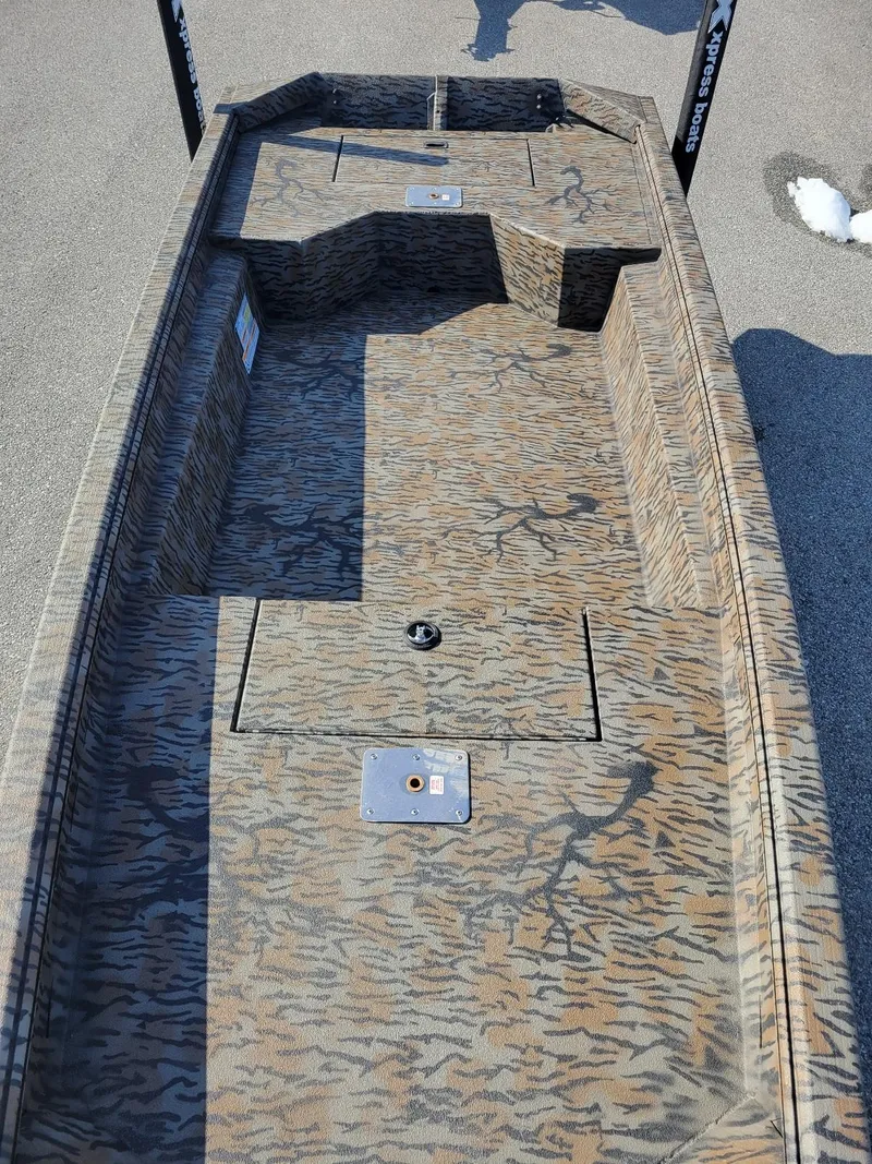 Slide: The Image of 2024 Xpress HD15DBX duck hunting boat with camouflage design, in stock. - 8