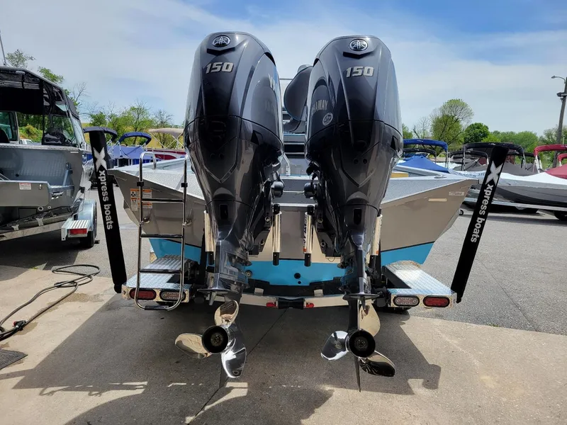 Slide: The Image of 2024 Xpress X23 Bay Lounge with dual Yamaha 150 engines, rear view. - 13