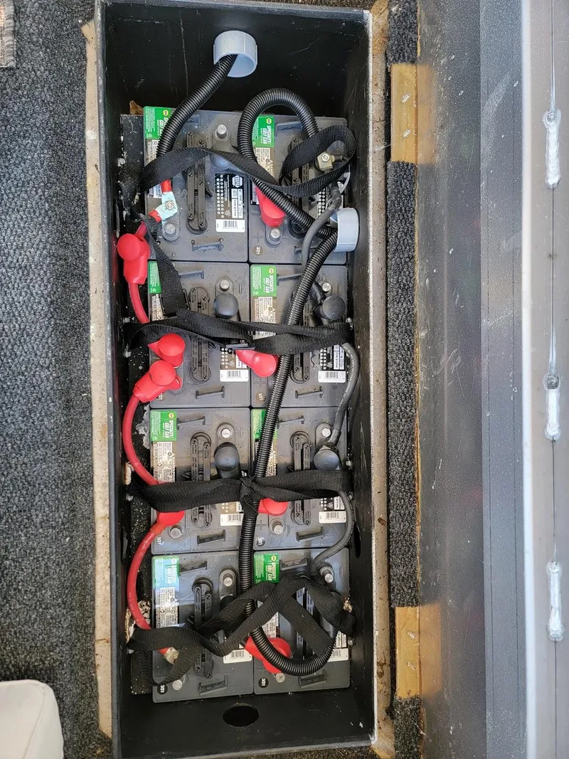 Slide: The Image of Battery compartment of a 2008 Sumerset Houseboat. - 31