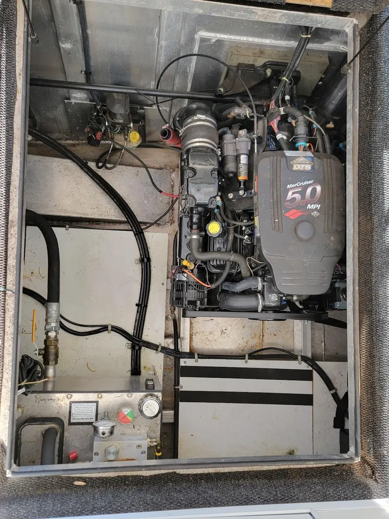 Slide: The Image of Engine compartment of a 2008 Sumerset Houseboat. - 32