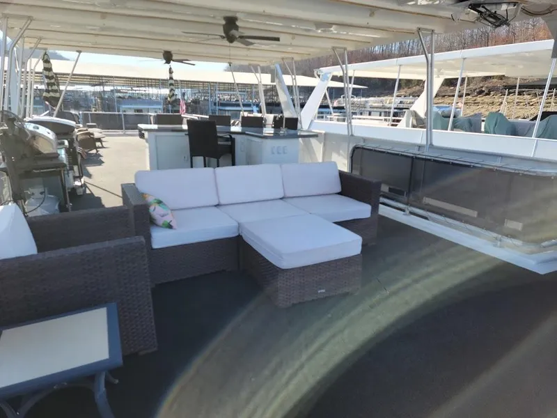 Slide: The Image of Outdoor seating area on a 2008 Sumerset Houseboat with wicker furniture and a view of the marina. - 45