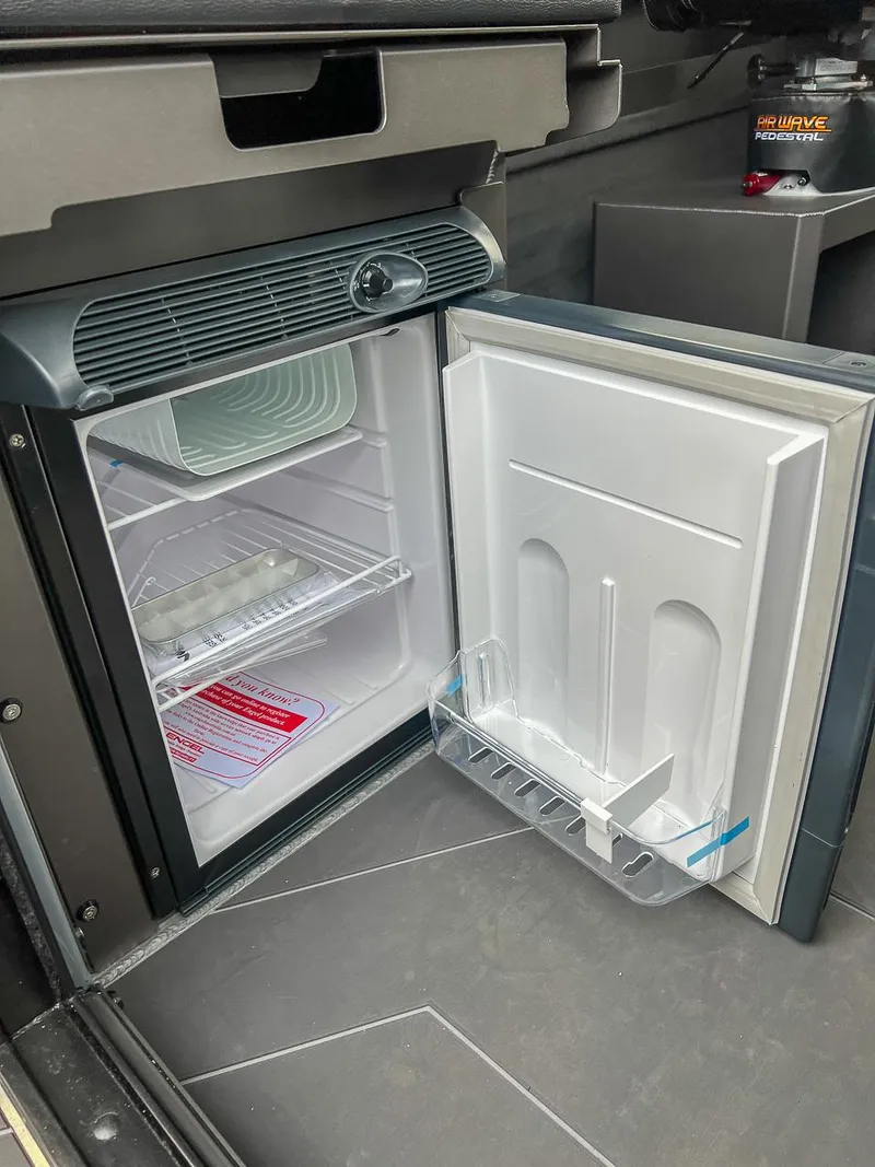 Slide: The Image of Stabi-Craft 2500 Ultracab XL 2026 - 18