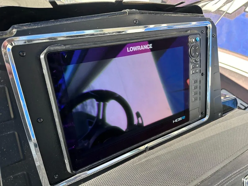 Slide: The Image of Lowrance HDS display on 2024 Ranger Z520R Ranger Cup Equipped boat dashboard. - 14