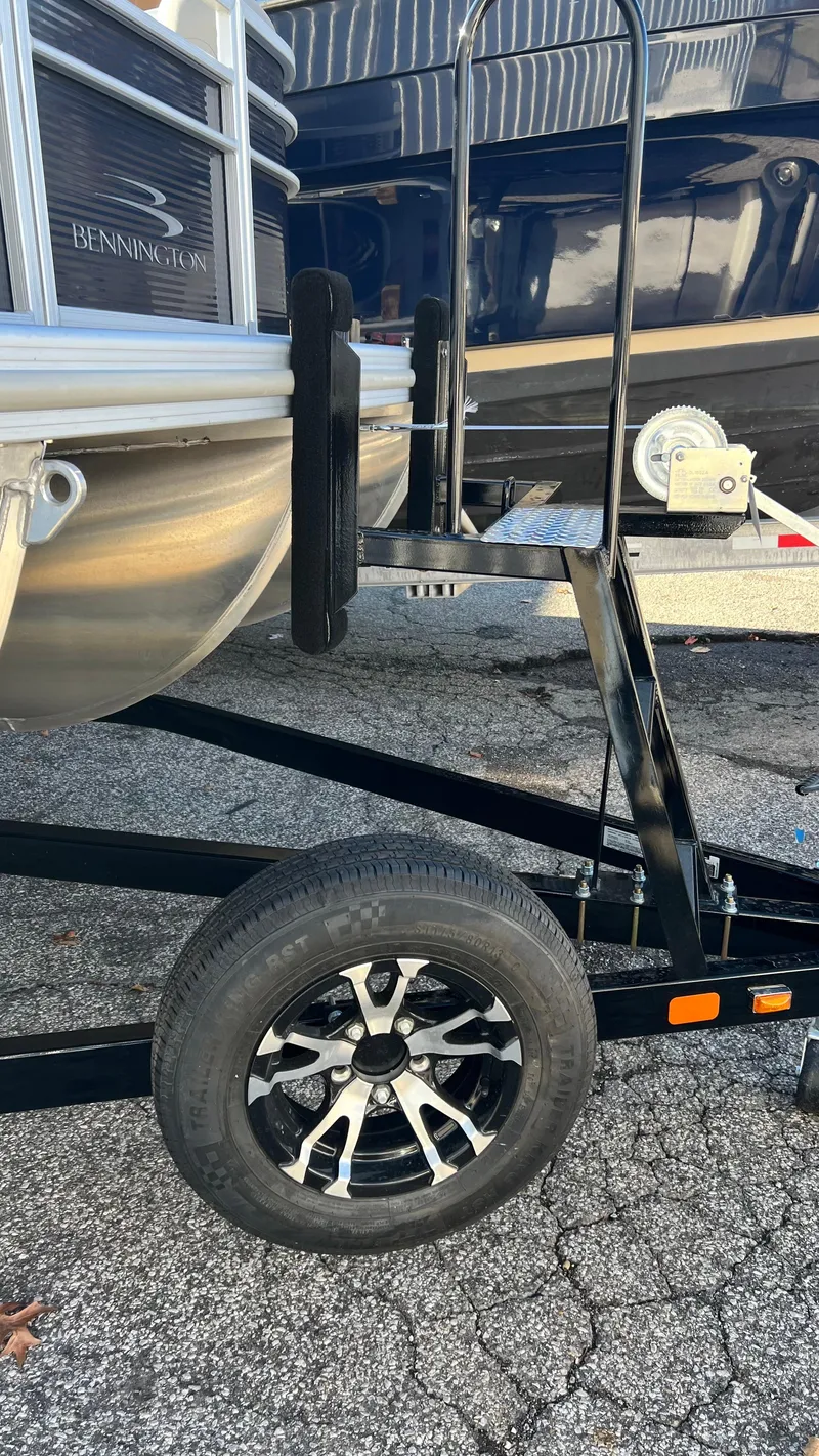 Slide: The Image of 2021 Bennington S20 pontoon boat on trailer with black alloy wheel. - 21