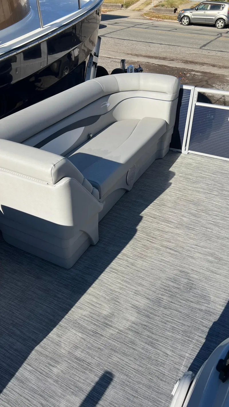 Slide: The Image of 2021 Bennington S20 boat with gray seating and deck. - 4