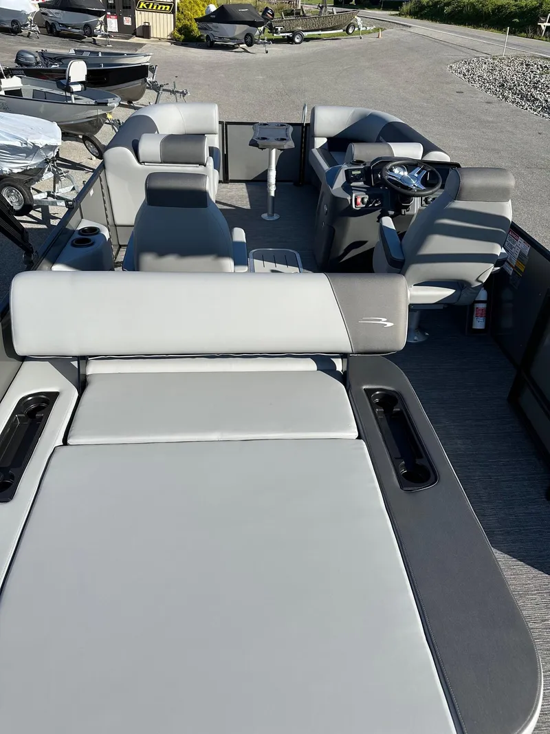 Slide: The Image of 2025 Bennington 20 SSB SwingBack Tritoon interior with Yamaha VF-150 VMax SHO, showcasing seating and helm. - 7
