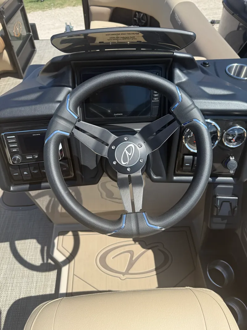 Slide: The Image of VERANDA VR235VLI 2027 - 9