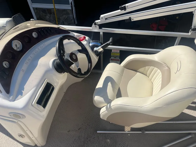 Slide: The Image of 2009 Bennington 2275 GS boat helm with steering wheel and captain's chair. - 9