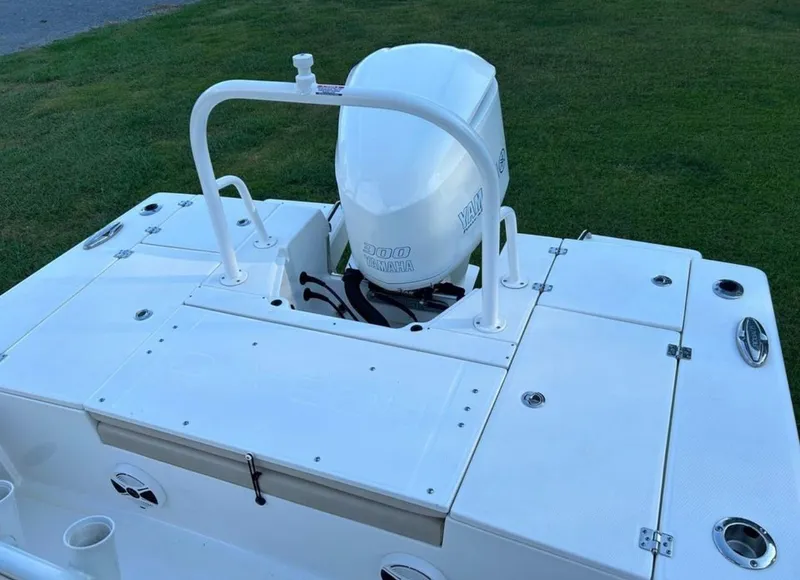 Slide: The Image of 2019 Robalo 246 Cayman boat with Yamaha engine, rear deck view. - 9