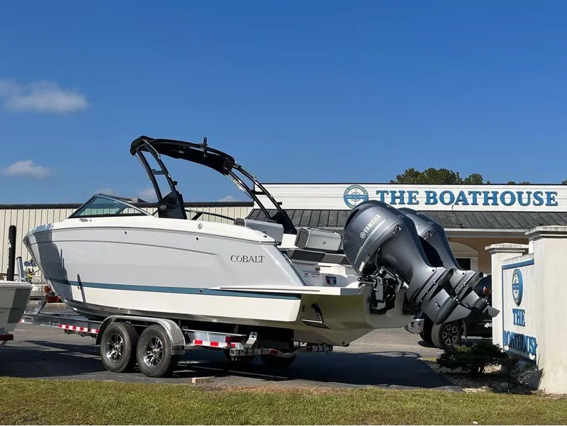 Slide: The Image of Cobalt R8 Outboard 2024 - 5