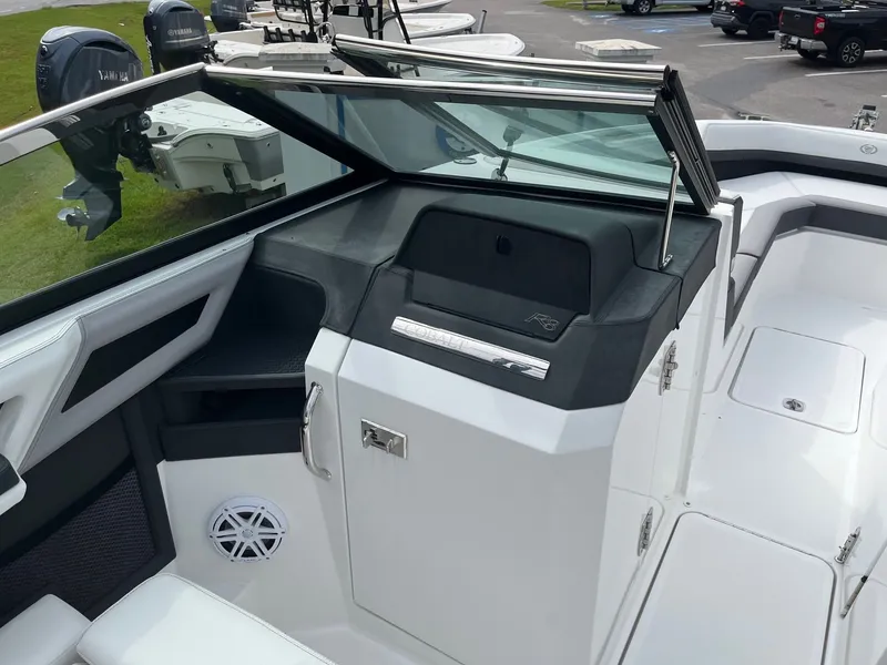 Slide: The Image of Cobalt R8 Outboard 2024 - 6