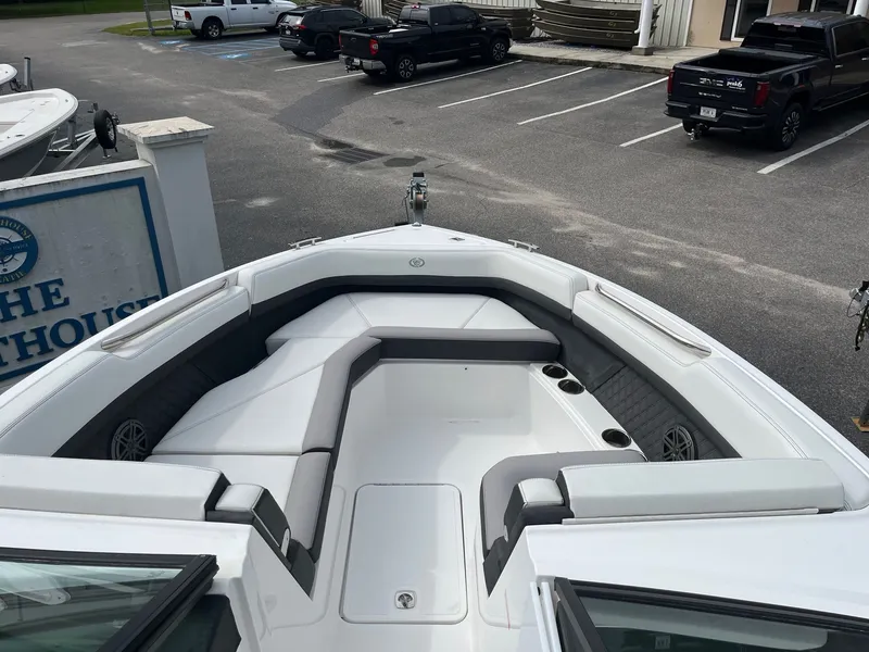 Slide: The Image of Cobalt R8 Outboard 2024 - 7