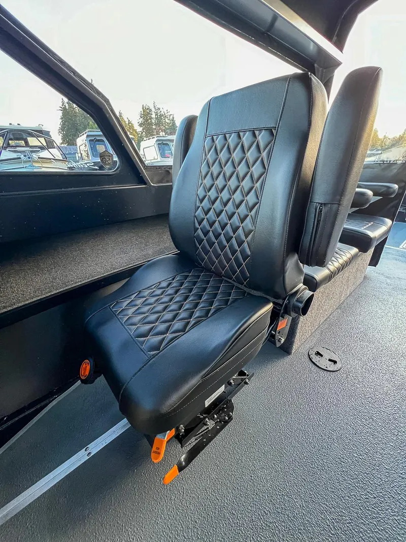 Slide: The Image of North River 25 Seahawk 2026 - 13