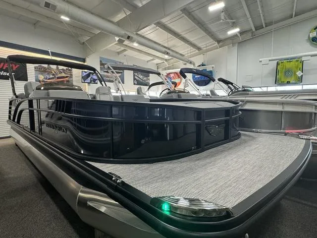 Slide: The Image of 2024 Bennington 25 LTFB pontoon boat in a showroom. - 4