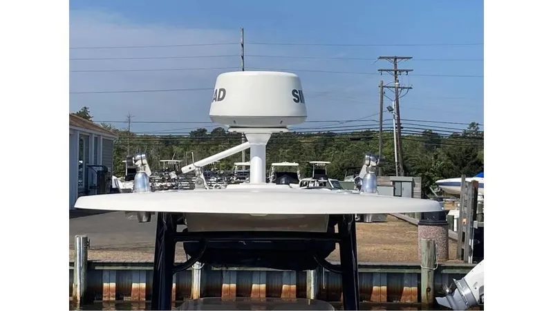 Slide: The Image of 2018 NauticStar 2800 XS boat radar and antenna system. - 4
