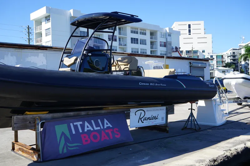 Slide: The Image of 2023 Ranieri CAYMAN 26 SPORT TOURING boat displayed by Italia Boats. - 31