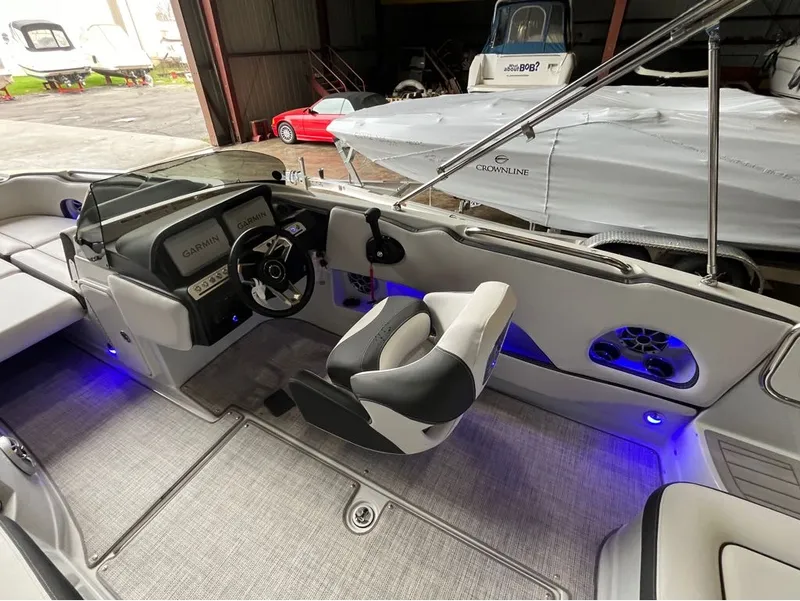 Slide: The Image of Crownline Boats E 230 XS 2024 - 9
