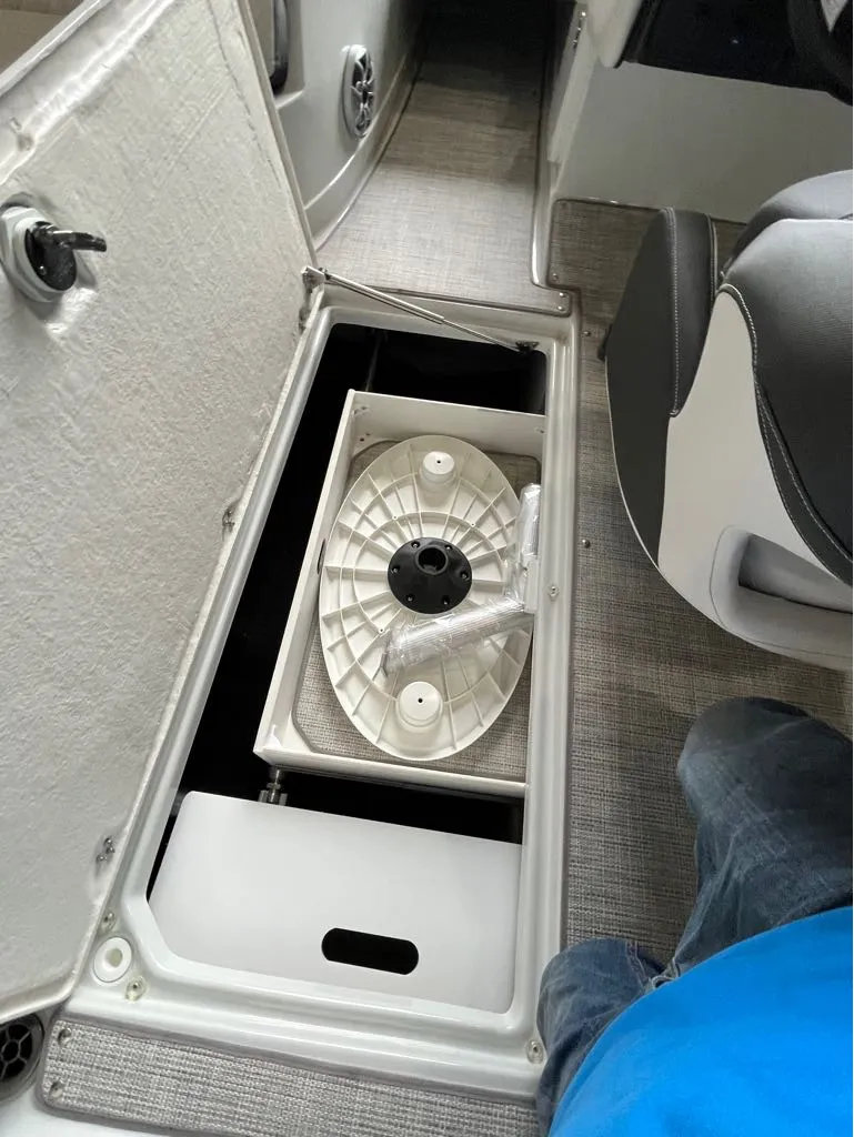Slide: The Image of Crownline Boats E 230 XS 2024 - 6