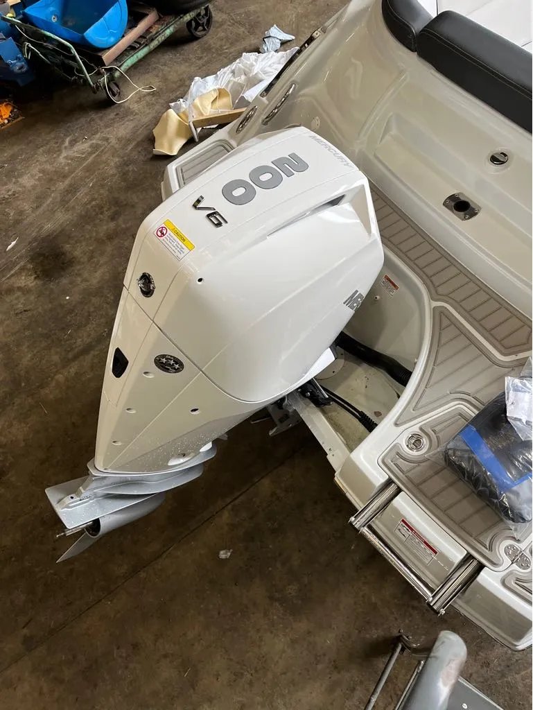 Slide: The Image of Crownline Boats E 230 XS 2024 - 8